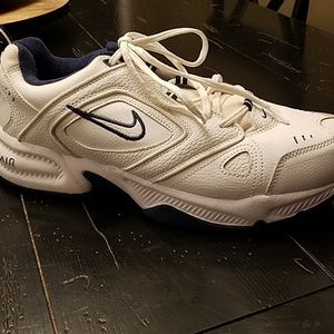 Mens Nike Air monarch